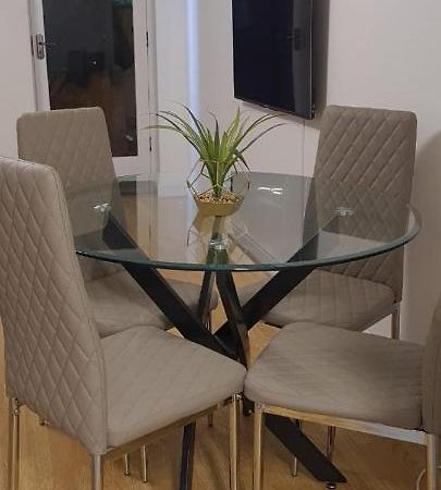 Lovely 2 Bedroom Flat With Free Parking New Southgate Exteriör bild